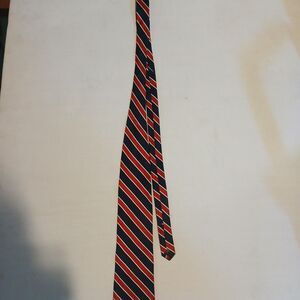 Handcrafted Genrlemen's Club Neckwear Men’s 100% Silk  Tie Red Navy White Stripe